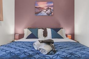 Inviting 2-bed House in Milton Keynes - Netflix