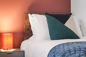 Inviting 2-bed House in Milton Keynes - Netflix