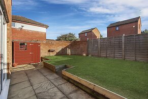 Inviting 2-bed House in Milton Keynes - Netflix