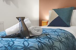 Inviting 2-bed House in Milton Keynes - Netflix