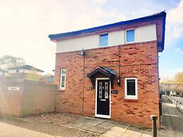 Inviting 2-bed House in Milton Keynes - Netflix