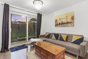 Inviting 2-bed House in Milton Keynes - Netflix
