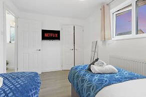 Inviting 2-bed House in Milton Keynes - Netflix