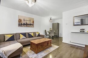 Inviting 2-bed House in Milton Keynes - Netflix