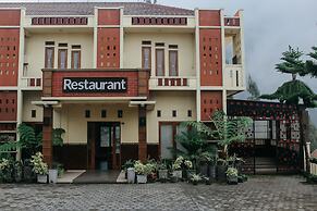 SM Bromo Hotel