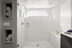 Golden Park City Getaway