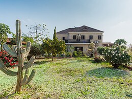 Sanders Ipsonas - Generous Holiday Home w Balcony