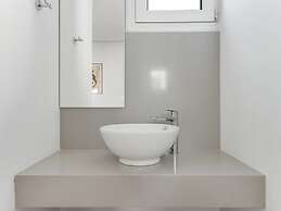 Sanders Crystal - Cute  1-bdr Apt w Balcony