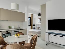 Sanders Elgio - Adorable studio With Balcony