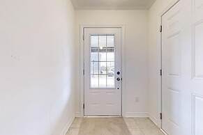 Elegant 3-bedroom House - Bowmanville