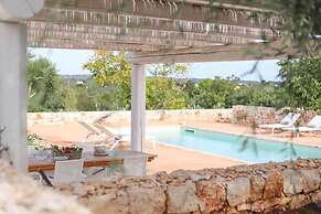 TD Lamiamola Stylish Trulli Lamie With Pool