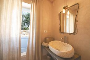 TD Lamiamola Stylish Trulli Lamie With Pool