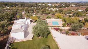 TD Lamiamola Stylish Trulli Lamie With Pool