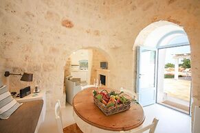 TD Lamiamola Stylish Trulli Lamie With Pool