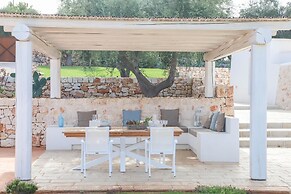 TD Lamiamola Stylish Trulli Lamie With Pool