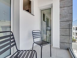 Sanders Crystal - Inviting  2-bdr Apt w Balcony