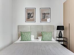 Sanders Crystal - Inviting  2-bdr Apt w Balcony