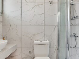 Sanders Crystal - Inviting  2-bdr Apt w Balcony