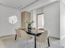 Sanders Crystal - Inviting  2-bdr Apt w Balcony