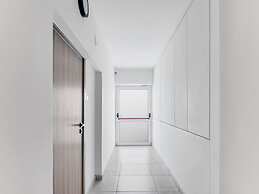 Sanders Crystal - Inviting  2-bdr Apt w Balcony