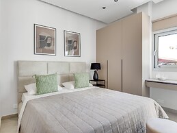 Sanders Crystal - Inviting  2-bdr Apt w Balcony