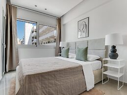 Sanders Crystal - Inviting  2-bdr Apt w Balcony