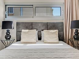 Sanders Crystal - Darling 2-bdr Apt w Balcony