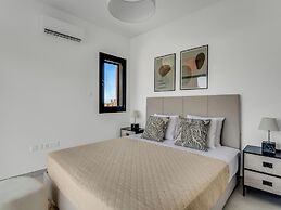 Sanders Elgio - Pleasant 2-bdr Apt w Balcony