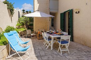 Villa With Climate, Wi-fi and Private Parking