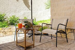 Villa With Climate, Wi-fi and Private Parking