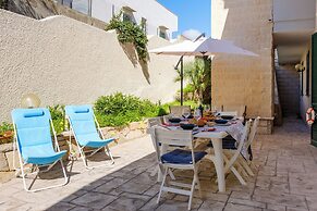 Villa With Climate, Wi-fi and Private Parking