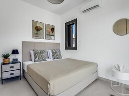 Sanders Elgio - Cute 2-bdr Apt With Balcony