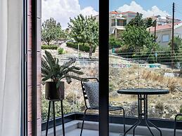 Sanders Elgio - Cute 2-bdr Apt With Balcony