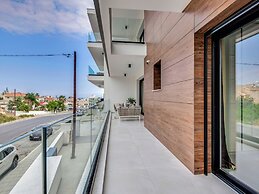 Sanders Elgio - Cute 2-bdr Apt With Balcony