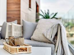 Sanders Elgio - Cute 2-bdr Apt With Balcony