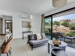 Sanders Elgio - Cute 2-bdr Apt With Balcony