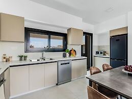 Sanders Elgio - Cute 2-bdr Apt With Balcony