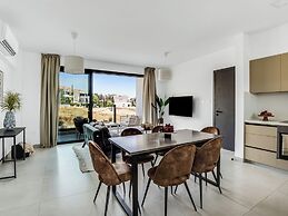 Sanders Elgio - Cute 2-bdr Apt With Balcony