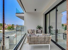 Sanders Elgio - Cute 2-bdr Apt With Balcony