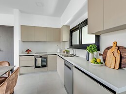 Sanders Elgio - Cute 2-bdr Apt With Balcony