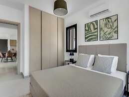 Sanders Elgio - Generous 2-bdr Apt w Balcony