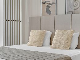 Sanders Crystal - Adorable Studio w Terrace