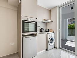 Sanders Crystal - Adorable Studio w Terrace