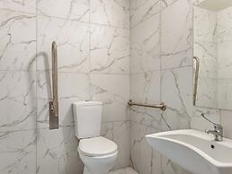 Sanders Crystal - Adorable Studio w Terrace