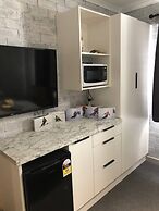 1 Bedroom Lawlers 24