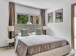 Sanders Crystal - Petite 2-bdr Apt w Terrace