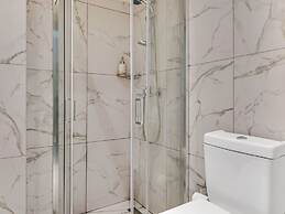 Sanders Crystal - Petite 2-bdr Apt w Terrace