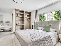 Sanders Crystal - Petite 2-bdr Apt w Terrace