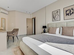 Sanders Crystal - Dreamy 3-bdr Apt w Balconies