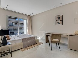 Sanders Crystal - Dreamy 3-bdr Apt w Balconies